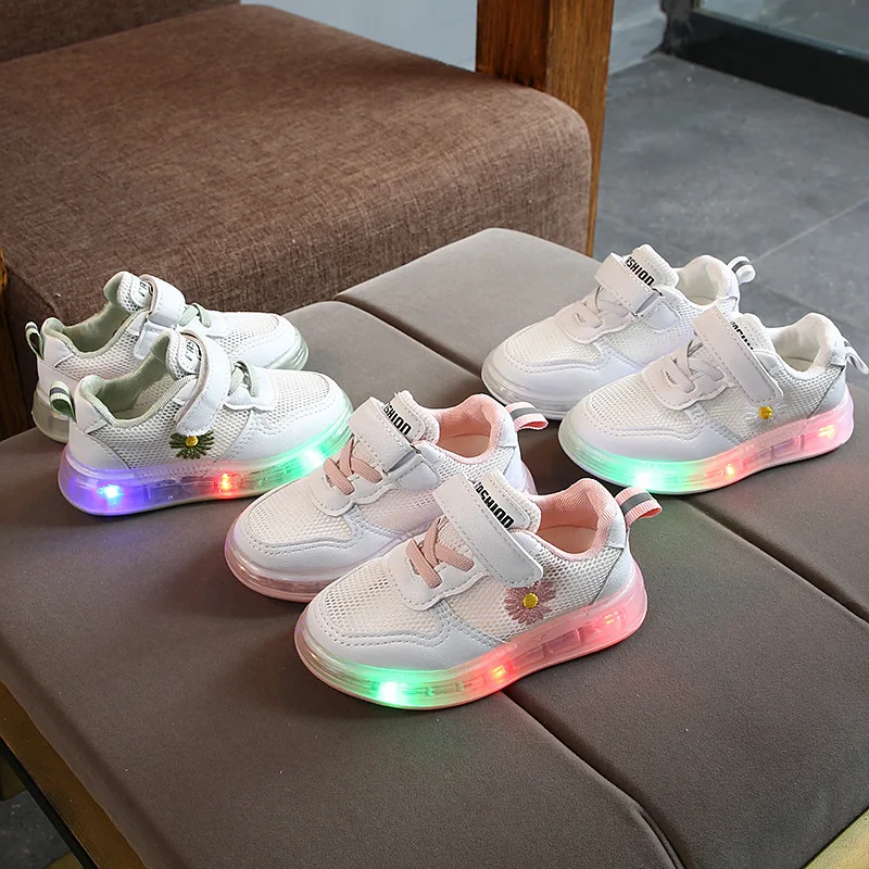 

Summer 2020 New Net Fabric Children's LED Shoes Girls Sports Shoes Boys Light Breathable Leisure White Flat Shoes Student D04142