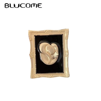 

Blucome Vintage Baroque Matte Gold Picasso Oil Painting Brooches For Women Enamel Art High-Quality Moon Girl Brooch Hijab Pins
