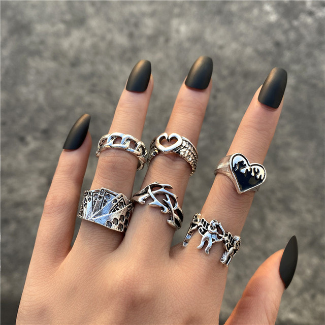 Vintage Rings Set for Women Men Aesthatic Retro Punk Silver Plated Heart Flower Butterfly Chain Finger Ring Jewelry 2022