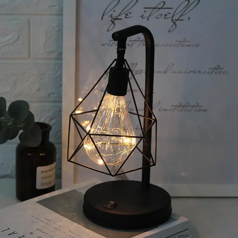 

Creatieve Vakantie Retro Iron Art Minimalistische Holle Diamant Tafel Lampen Leeslamp Nachtlampje Slaapkamer Bureau Verlichting