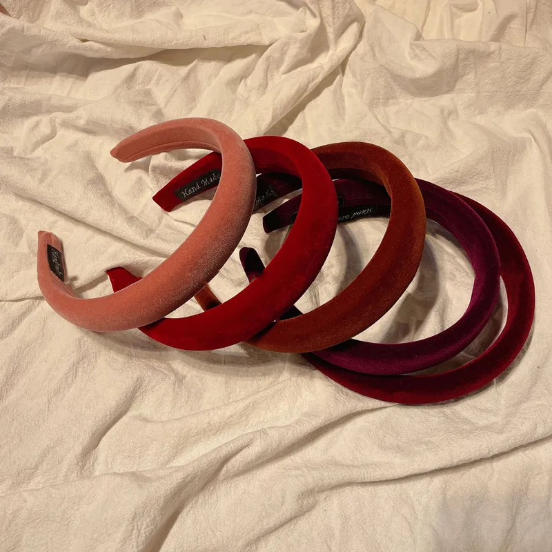 Рисунок 3 - Женская однотонная бархатная повязка на голову