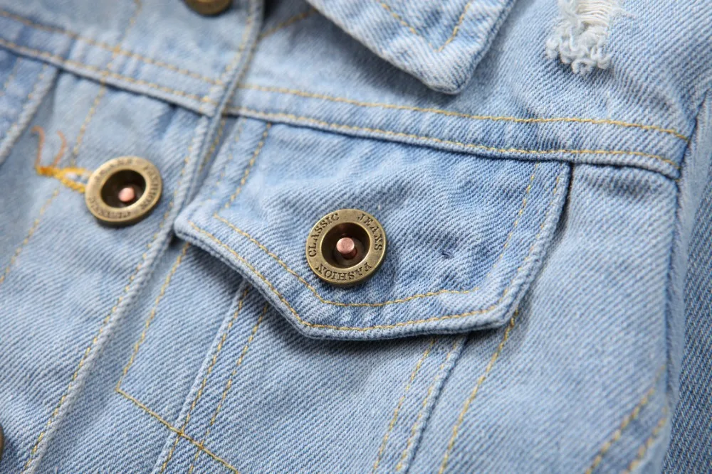 4648908596_2120408601