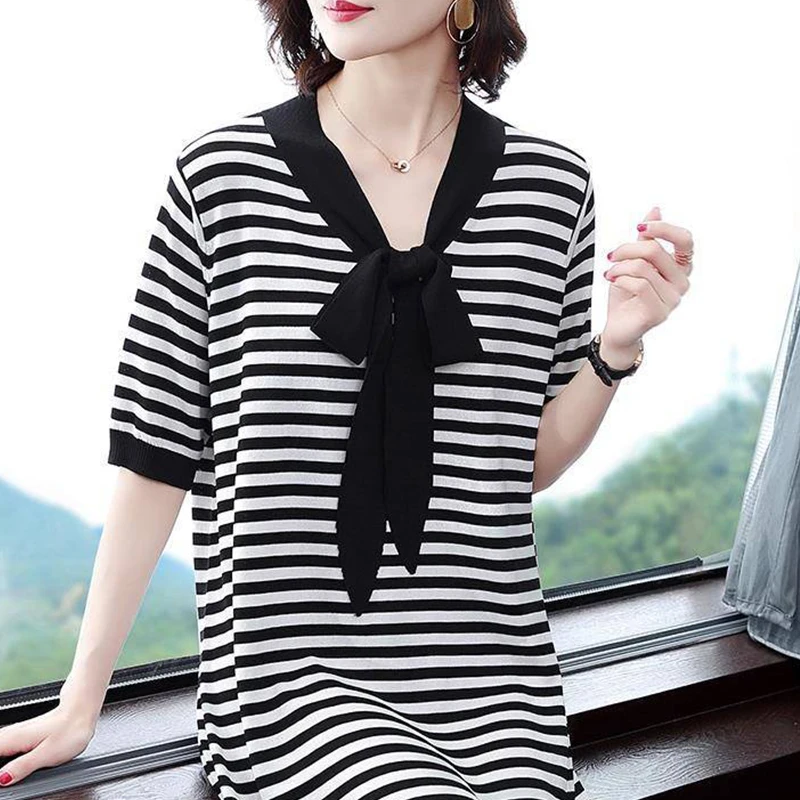 Новое весеннее летнее женское платье с v-образным вырезом в черно-белую полоску