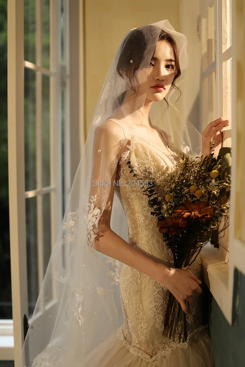 Новое поступление, элегантная кружевная свадебная вуаль с жемчугом, потрясающая Длинная фата невесты с гребнем AX2020