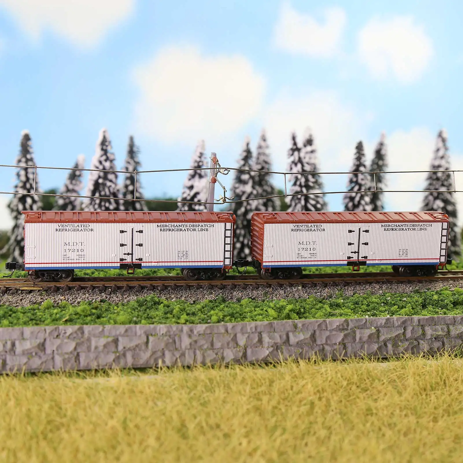 thumbnail image 2 of C8767 1 Piece HO Scale 1:87 40' Stock Car Cattle Wagon Painted 2 of 10