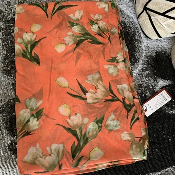 

Chinese Real silk scarf flowers printed size in 130 * 180cm Promotion in Aprile