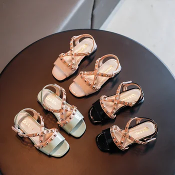 

SUOVEKGO 2020 Summer New Fashion Baby Patent Leather Rivets Girls Sandals High Quality LED Lighted Sweet Honey Shoes