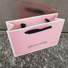 1000 шт./лот, черная рамка, белая бумажная сумка для покупок с нитью, печать логотипа на заказ, принимается для магазинов и рынка