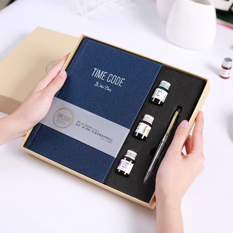 

Three Years Five Years Day a Ask Notebook Creative Retro European Style Simple Notebook Thick Star Book Set