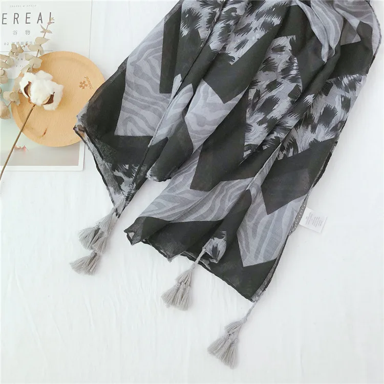 Two colors Fashion women scarf leopard patchwork pashmina girl sunscreen wrap tassels foulard