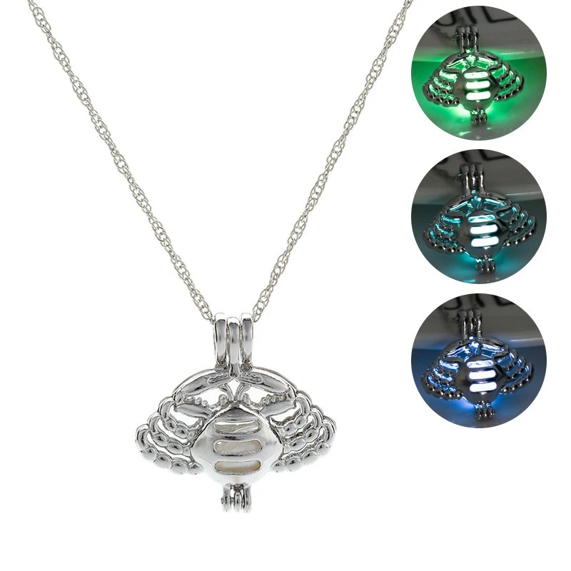 

3 Colors Glowing In The Dark Necklace Sea Animal Luminous Pendant Necklace Women 2019 Charm Fashion Jewelry