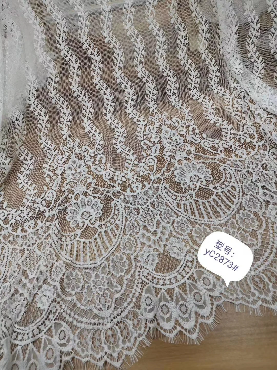 

Ресничные кружева шантилье 3 метра, широкие фестоны с ремешками, кружева в виде листьев