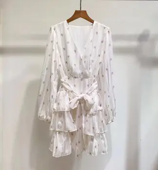 

Temperament of new fund of 2020 autumn v-neck gold printed ruffled lace dress