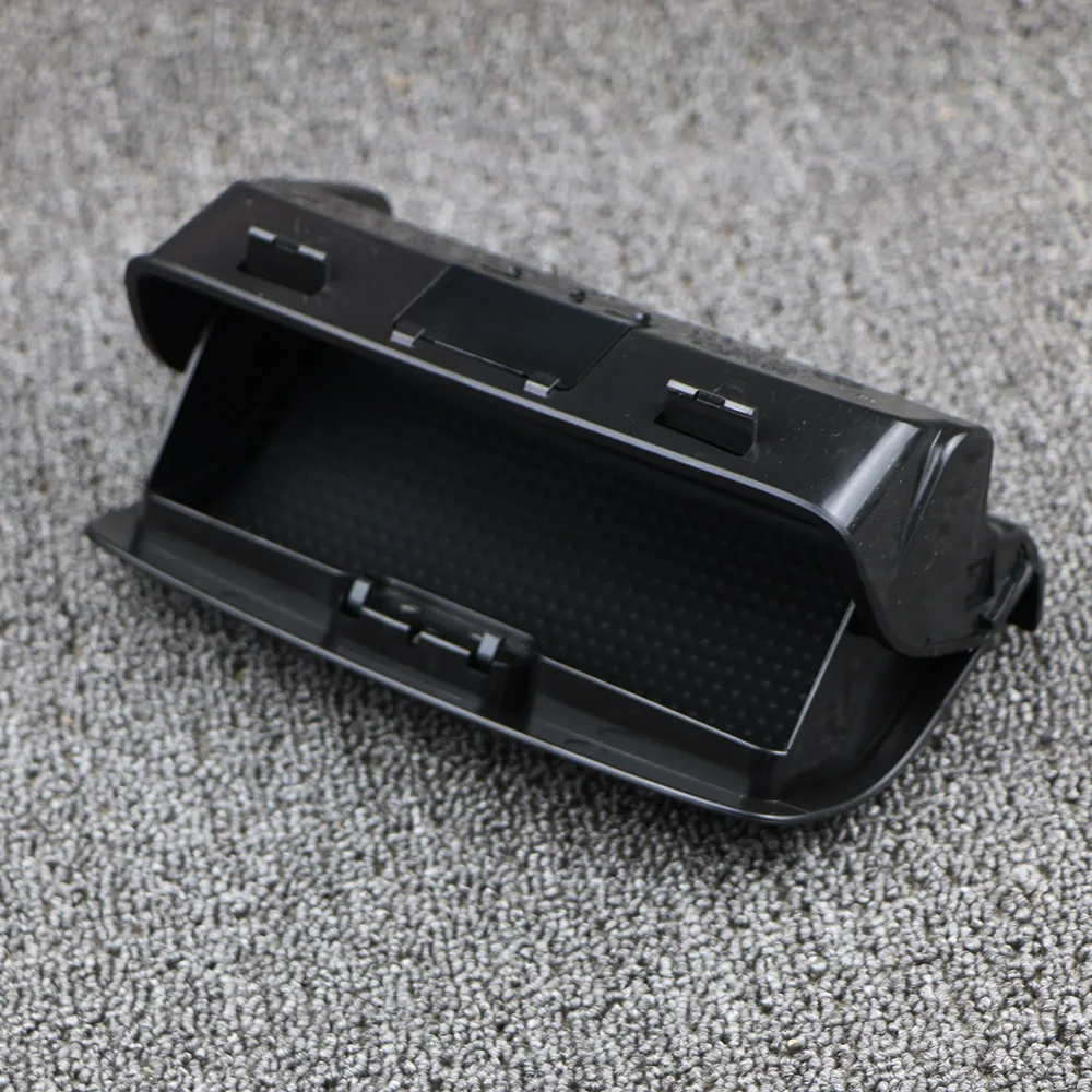 Рисунок 3 - 1K0868837 черный футляр для солнцезащитных