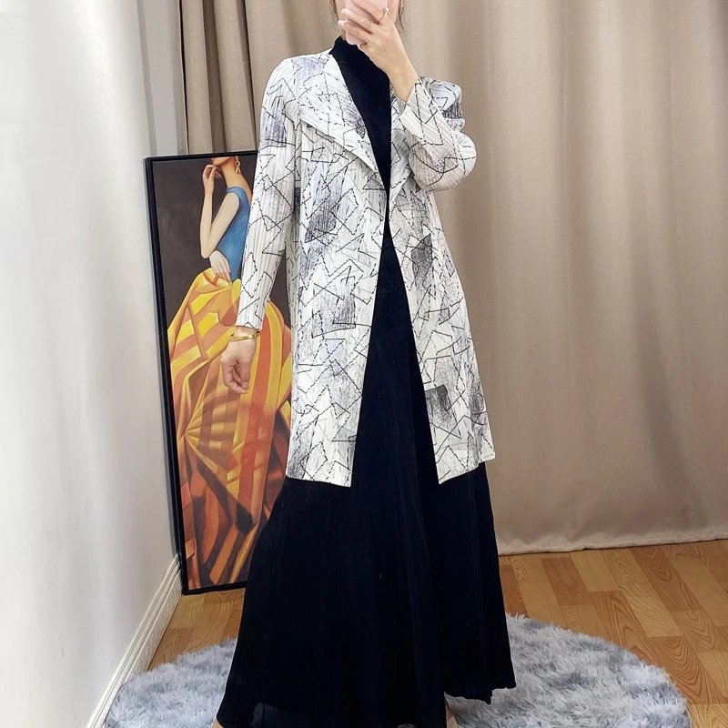 

HOT SELLING Fashion fold trench coat Thin section long-sleeved print turn-down collar trench coat IN STOCK
