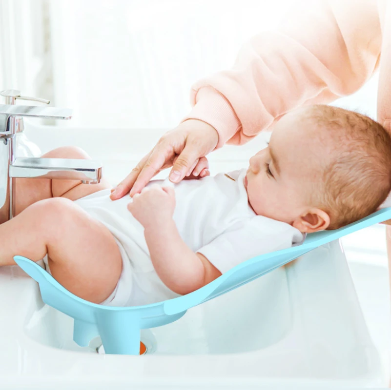 Upgraded Version Newborn Bathroom Foldable Bath Tub Penguin Shape Baby Bathtub Spine Protection Baby Wash Pp Bassinet