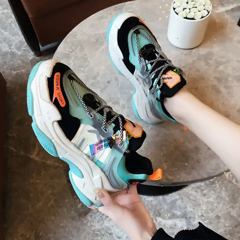 womens trending sneakers