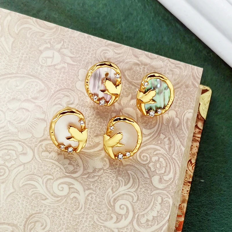 

HUANZHI 2020 New Stud Earrings Bird Small Simple Short Women's Wild Temperament Shell Gift