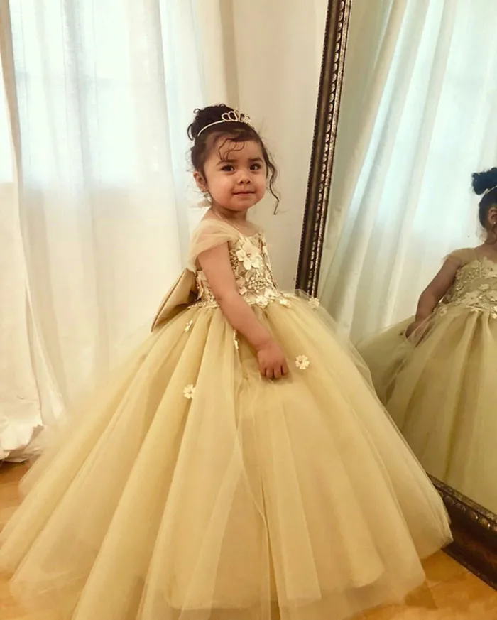 2019-gold-girls-pageant-dresses-square-neck-lace-appliqued-big-bow-cute-flower-girls-dress-modest-a-line-kids-party-gowns (5)