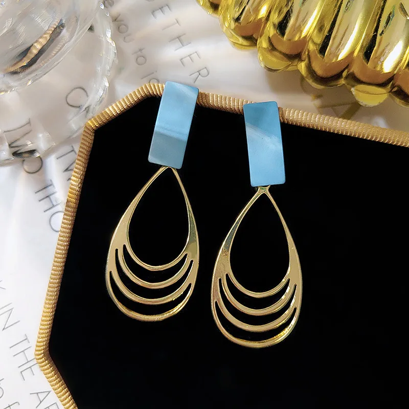 

S925 Silver Needle Drilled Disc Earrings Temperament Korean Edition Fashion Hollow Earrings Simple Mesh Red Earrings
