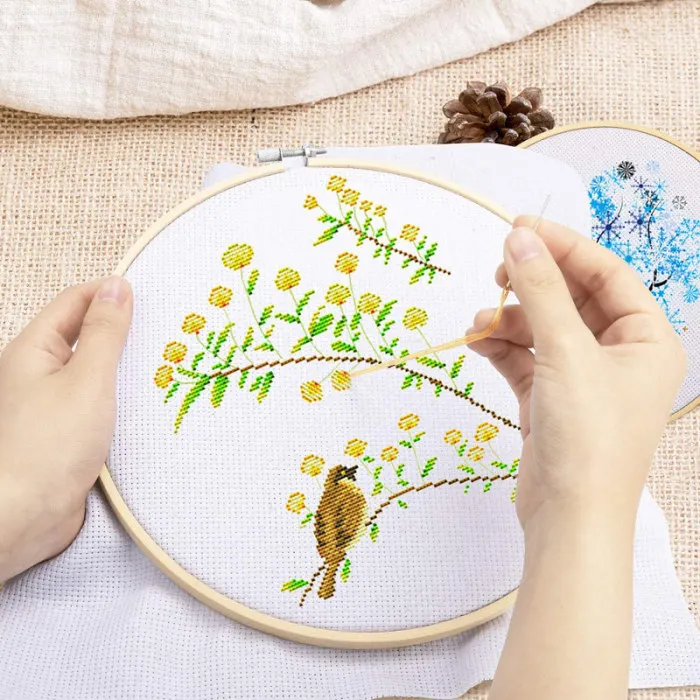 100 Skeins Threads Embroidery Beginners Kit for Cross Stich DIY Pattern Bamboo Embroidery Hoops MU8669