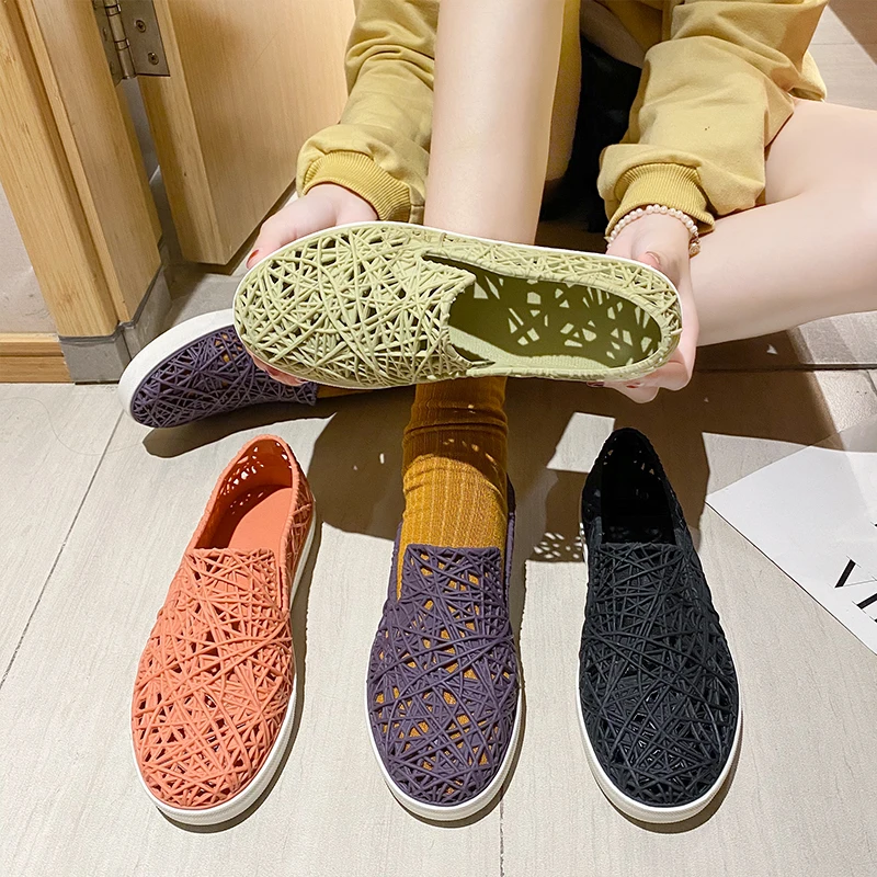 

Women Fashion Clogs Beach Sandals Hollow Shoes Travel Outdoor Leisure Slippers Garden Clogs sandalias