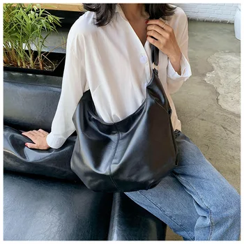 

The new summer PU dumpling women's pure color casual fashion retro one-shoulder bag large capacity
