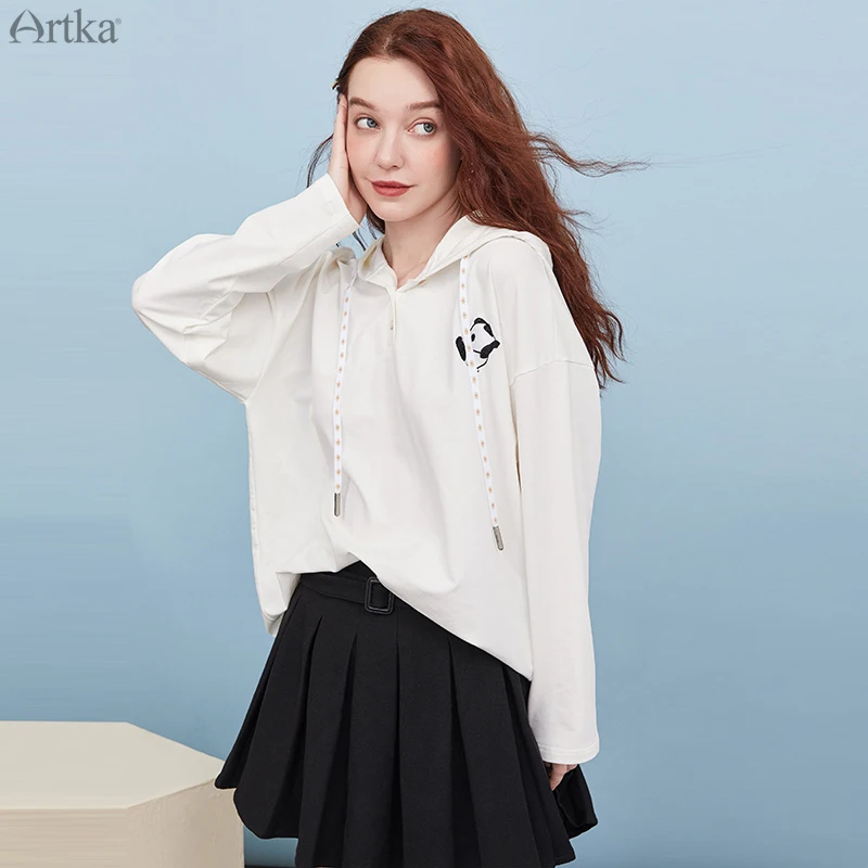 

ARTKA 2020 Early Autumn New Women Hoodies Fashion Panda Embroidery Loose Sweatshirts White Pullover Hoodies For Women VA25005Q