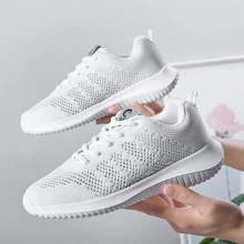 Новинка; легкие летние тканые кроссовки с перфорацией; женская дышащая Спортивная обувь; модная износостойкая повседневная обувь; Размеры 35-41