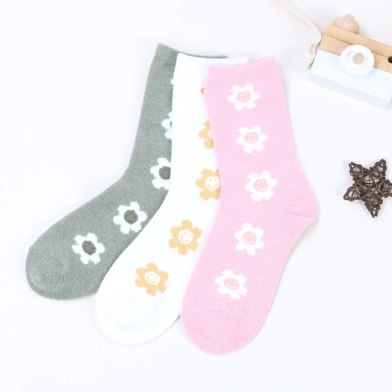 

DONGAI Women Winter Cute Flower Socks Kawaii Cartoon Home Floor Terry Sock Thicker Warm Coral Fleece Female Japanese Sox