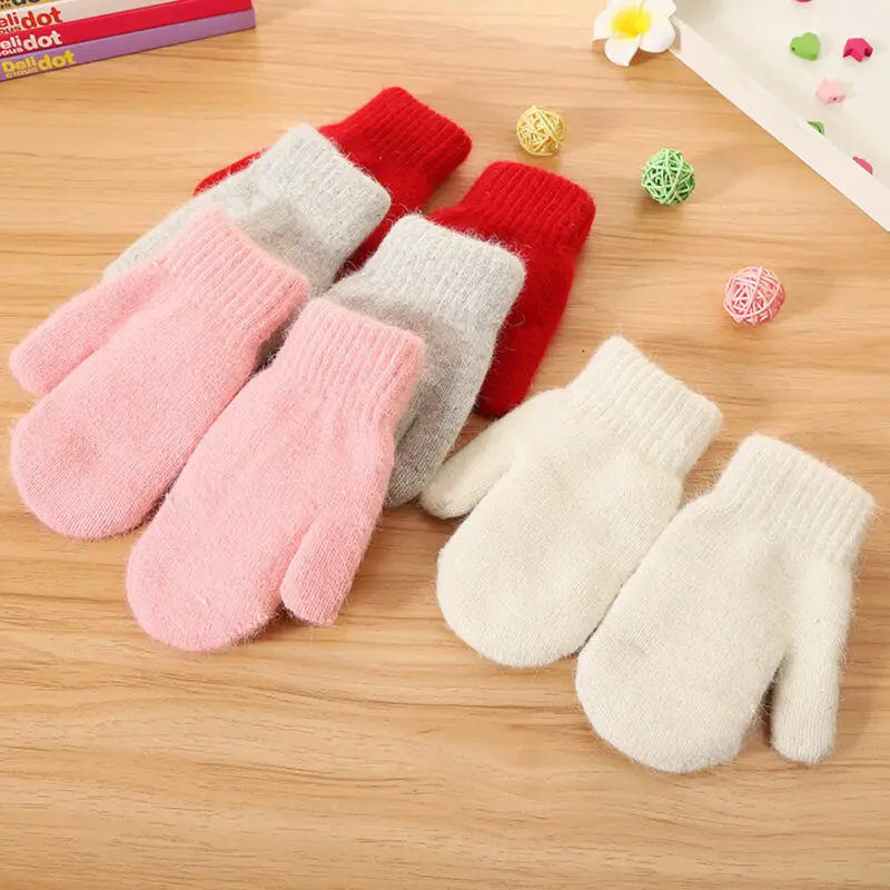 Рождественские новые милые зимние теплые перчатки для маленьких мальчиков и девочек, вязаные меховые варежки бежевого, серого, розового и красного цветов