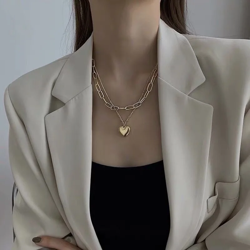 Kpop Black Heart Necklace French Metal Love Clavicle Chain Korean Simple Female Short Pendanklace Female Short Pendant for Women 
