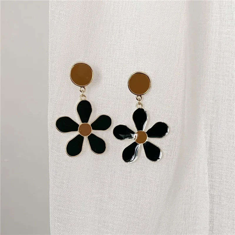 

Vintage Hipster Ear Stud Women's Earrings S925 Silver Needle South Korea Elegant Yellow Green Large Flower Earrings