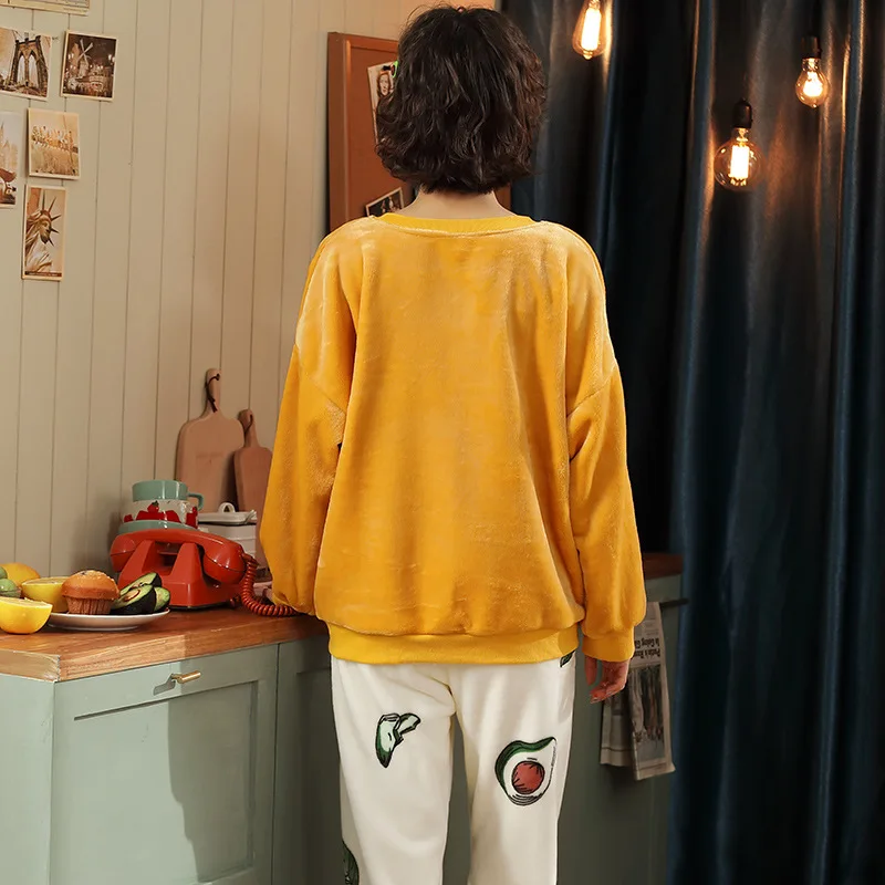 Осенне-зимние мягкие пижамы из кораллового флиса для девочек Домашняя одежда из двух предметов с круглым вырезом и длинными рукавами с принтом авокадо