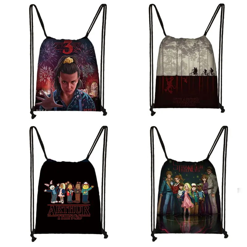 Sac à Dos Nomadict Stranger Things - Licence Officielle - Compartiment Rembourré Pour Console - Similicuir PU