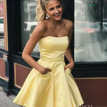 Милое желтое атласное без бретелек короткое платье для выпускного вечера с карманами платья для выпускного вечера
