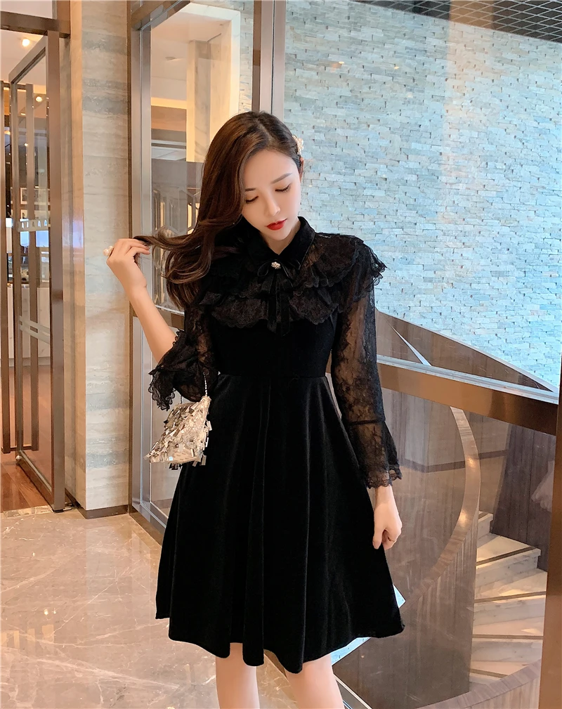 Autumn Winter Designer Lace Flare Sleeve Patchwork Velvet Dress Women Vintage Bowknot Ruffles Turn-Down Collar Mini Dress