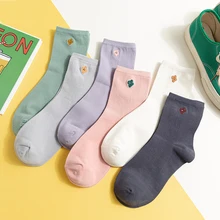 Осенние и зимние новые женские хлопковые носки, повседневные однотонные носки, модные носки с цветочной вышивкой