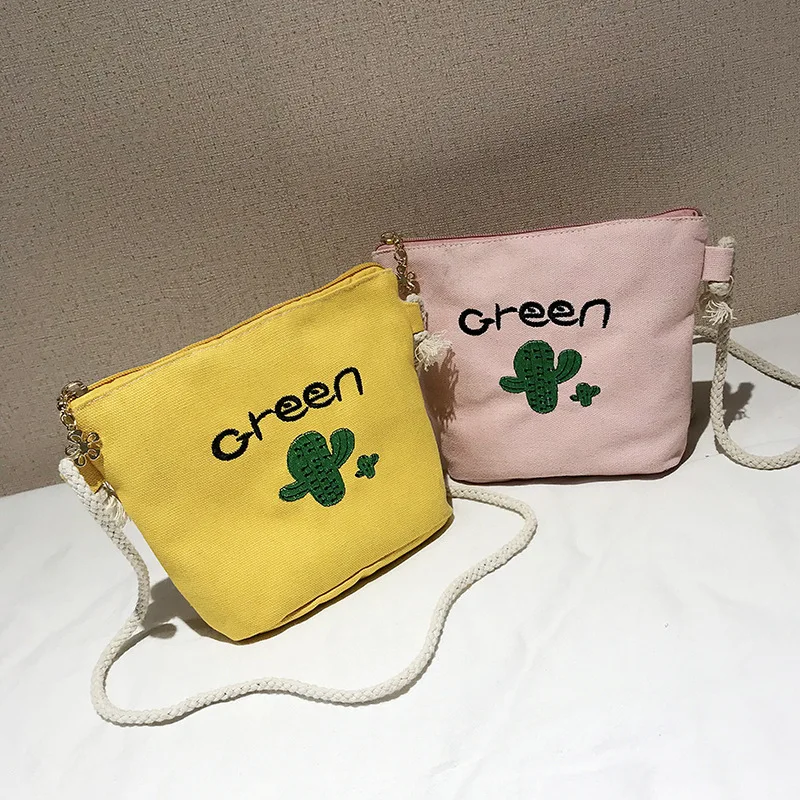 

Women's Bag 2020 Fashion New Embroidered Canvas Single Shoulder Slant Span Bag Large Capacity Mobile Wallet Messenger Bag