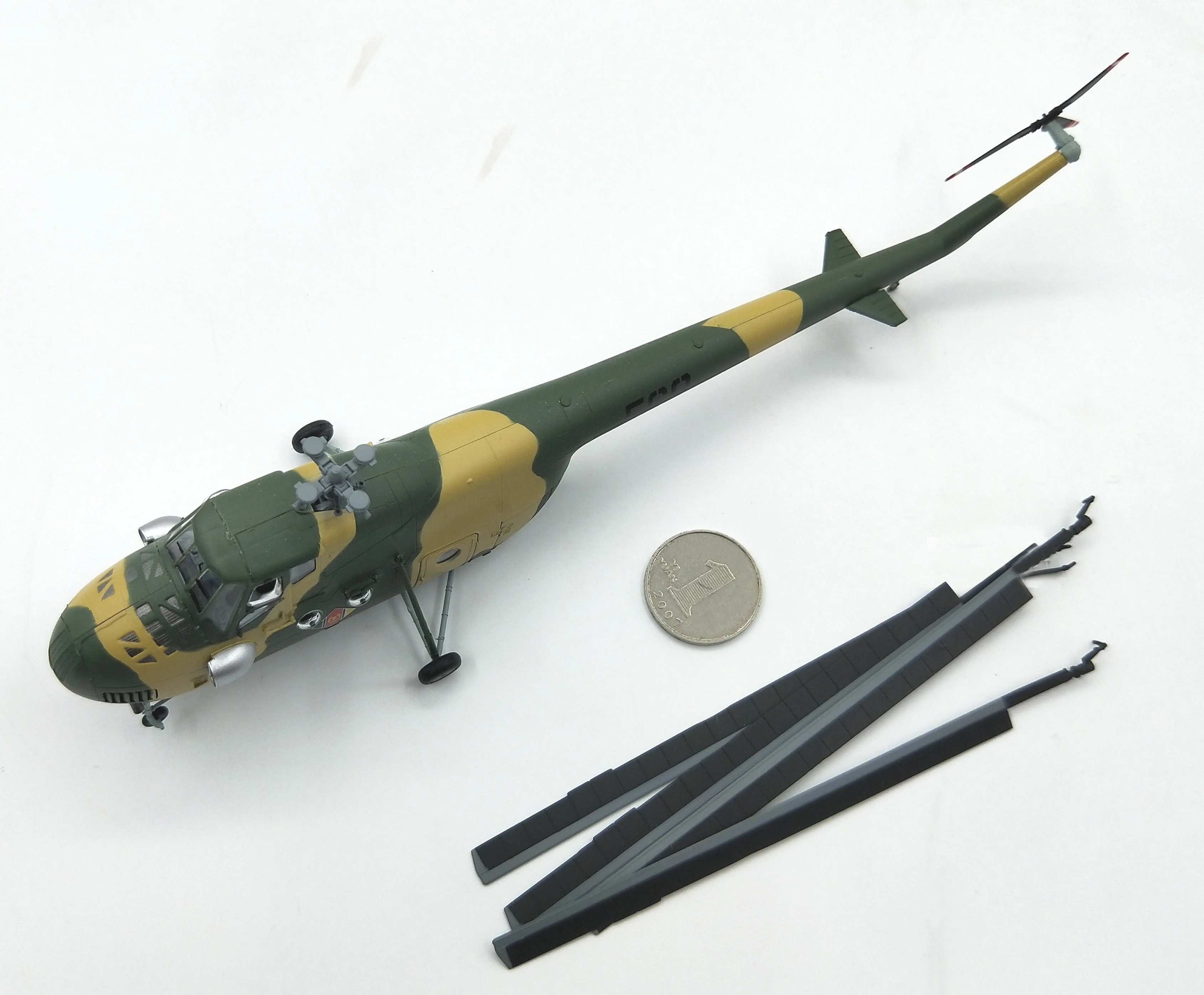 1: 72 Восточно-немецкие воздушные силы MI44 Armed Transport Helicopter Trumpeter 37084 Коллекционная модель