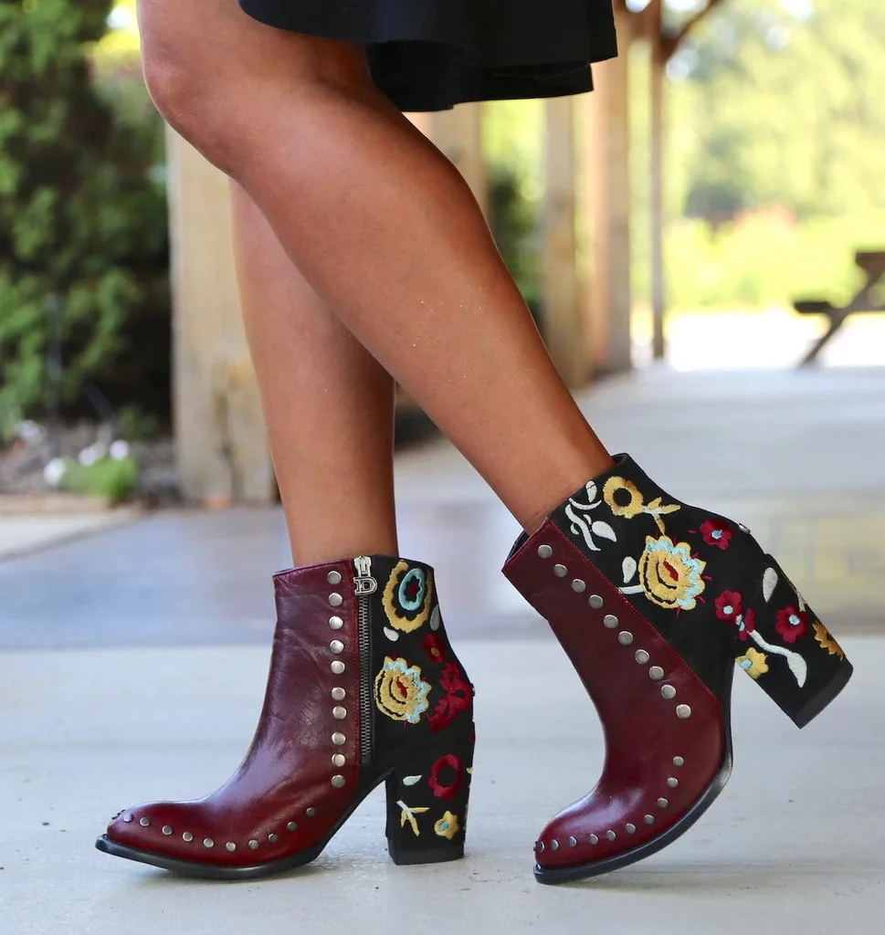 

Martin Boots 2019 New Style Western Style-Embroidered Chunky Heel Pointed Rivet Short Boots Women's