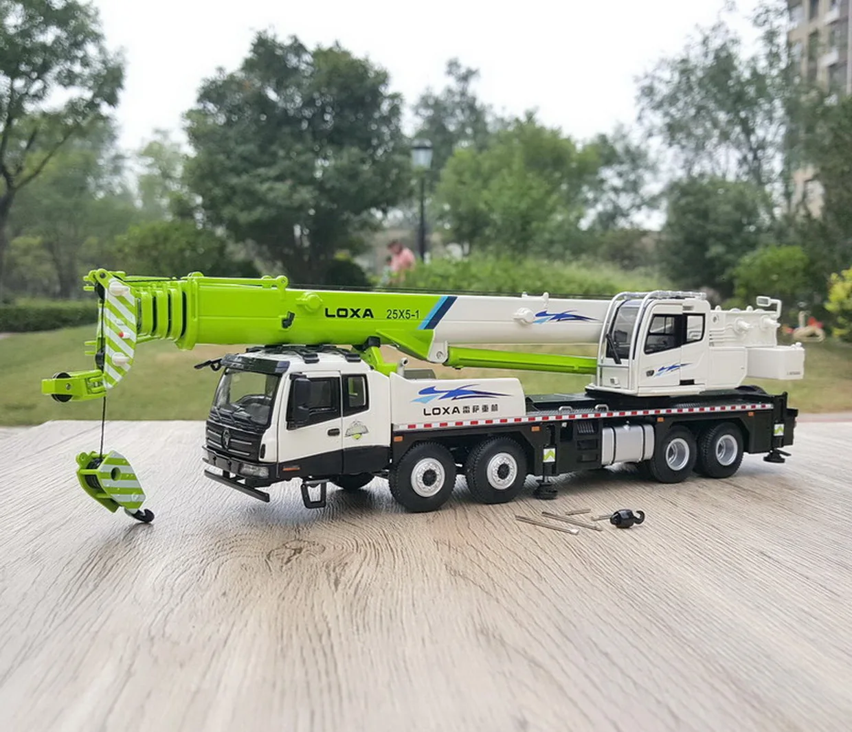 1/43 FOTON LOXA TFC25X5 1 Automobile Crane Engineering Mechanical Truck