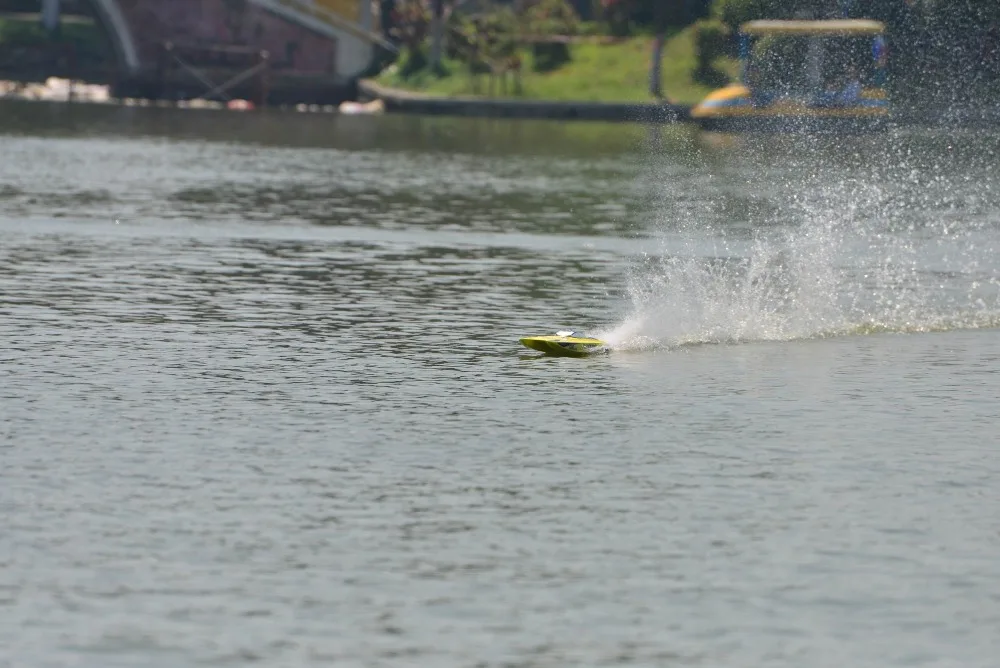 27.6 inch RC Boat 2.4Ghz 70km/h Brushless Motor  High Speed Racing Boat Model Remote Control Speedboat Control Distance 400m 6