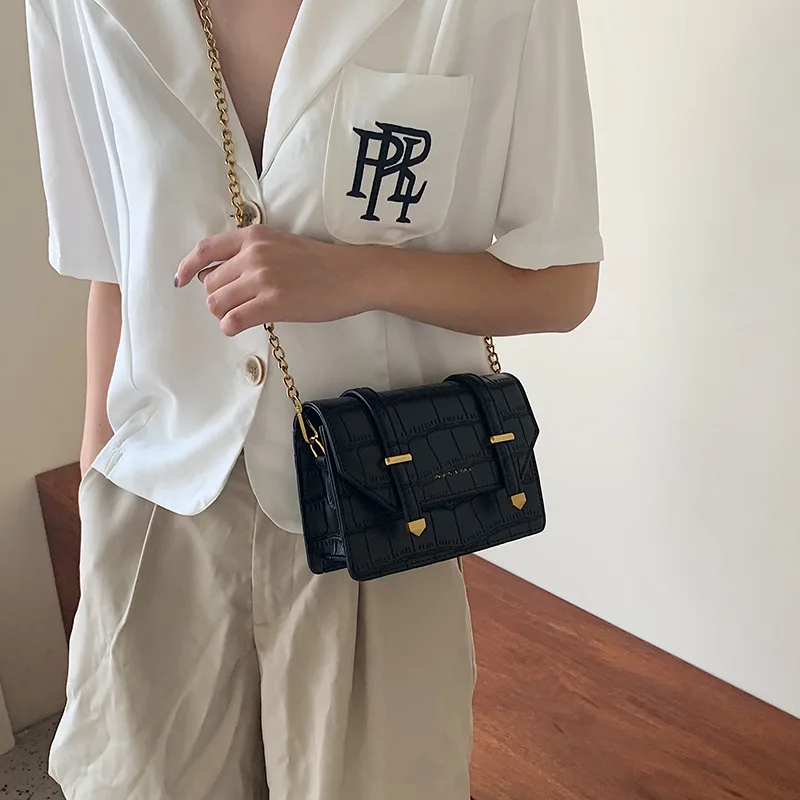 

Foreign gas woman 2019 new belt decoration oblique satchel chain bar single shoulder texture small square bag