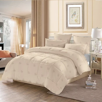 

Quilted blanket "Camel wool", 172x205 cm, polyester cover, camel wool / polyester filling (110 g / m2)