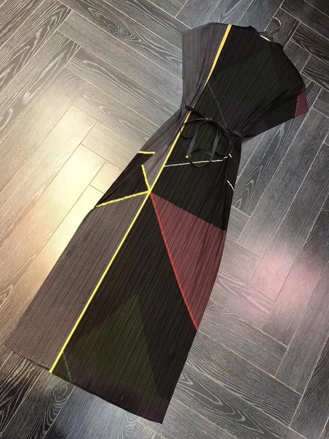 Лидер продаж Miyake Модное Длинное Платье с геометрическим принтом и коротким рукавом и стоячим воротником