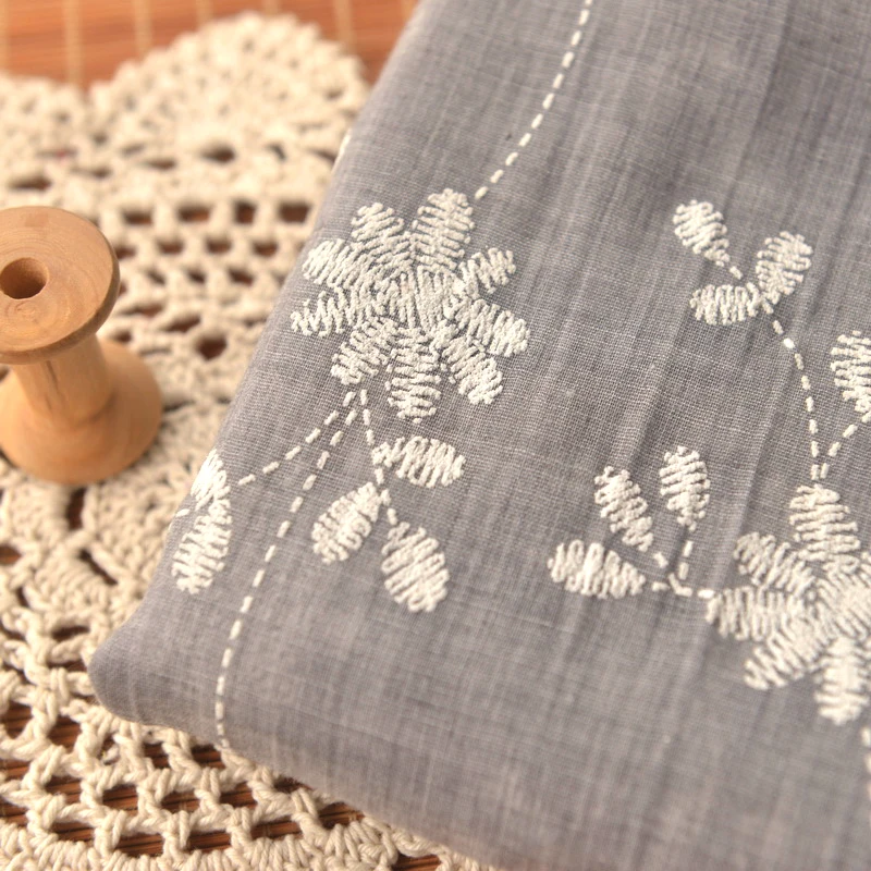 Серого цвета с рисунками, отбеленный хлопок ткань с хлопком дно