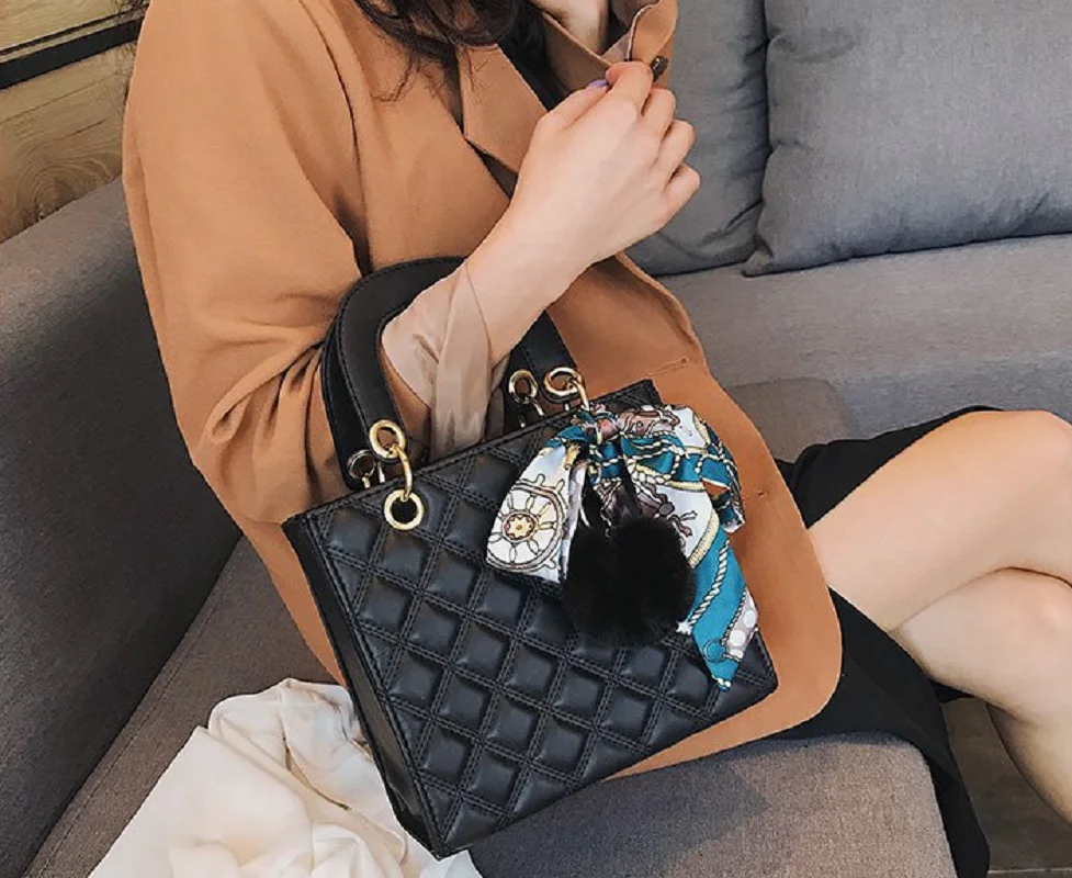 

2019 New Korean Mini Handbag Women's Diamond Scarf Fur Ball Bag Shoulder Slant Cross Bag