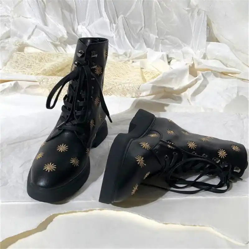 lace up flat boots