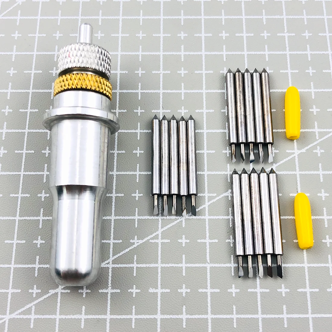 

15pcs 30 Degree Vinyl Cutter Plotter Blade Replaceable Knife for Liyu Cutting Milling Machine Drawing + 1pc Blade Holder